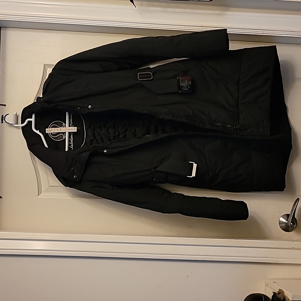 Lululemon winter coat with belt and buckle